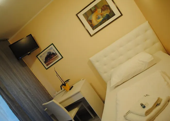 ゲストハウス Antica